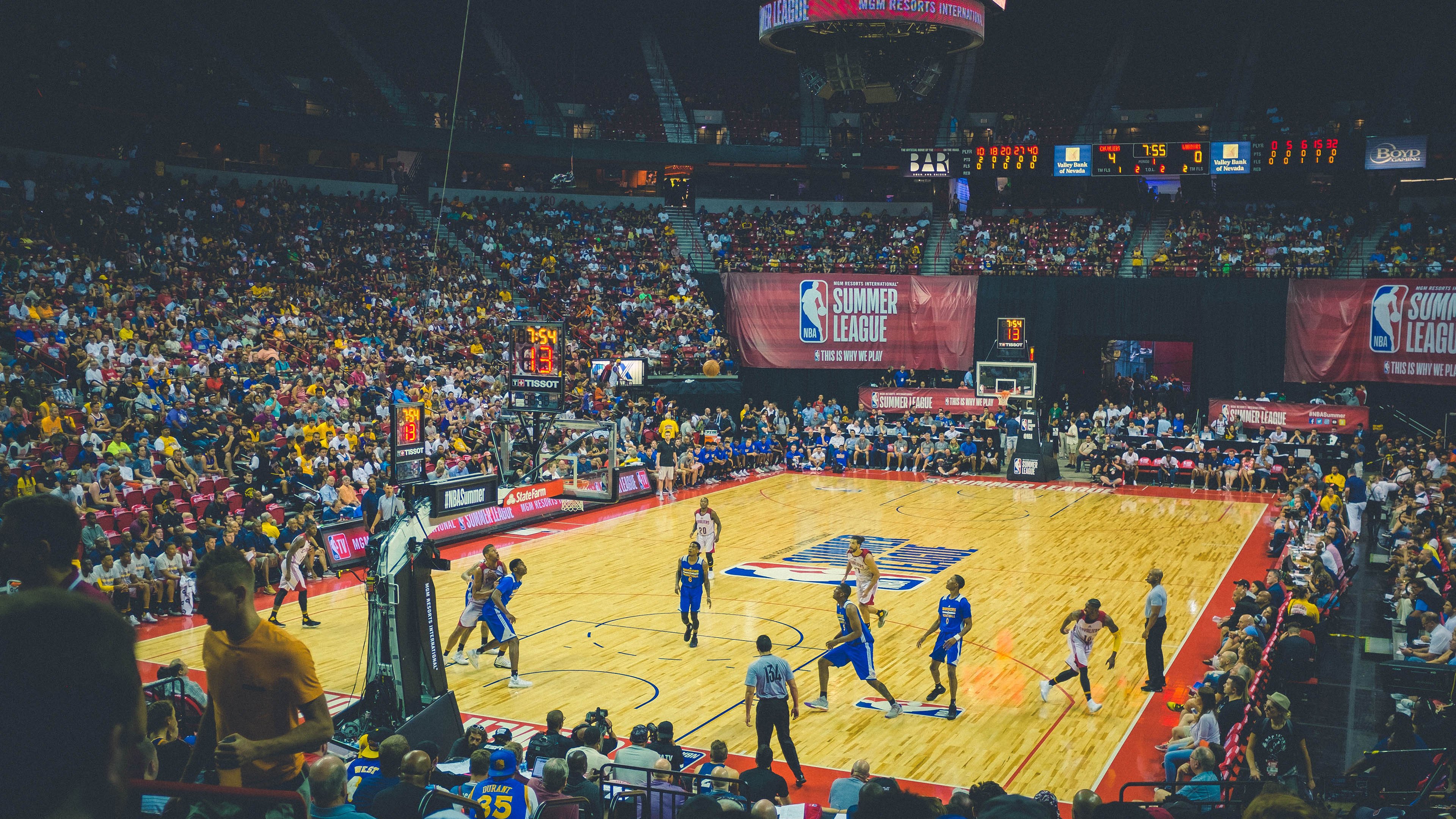 爱游戏下载-职业联赛推出线上互动平台增进球迷参与感，线上联赛官网