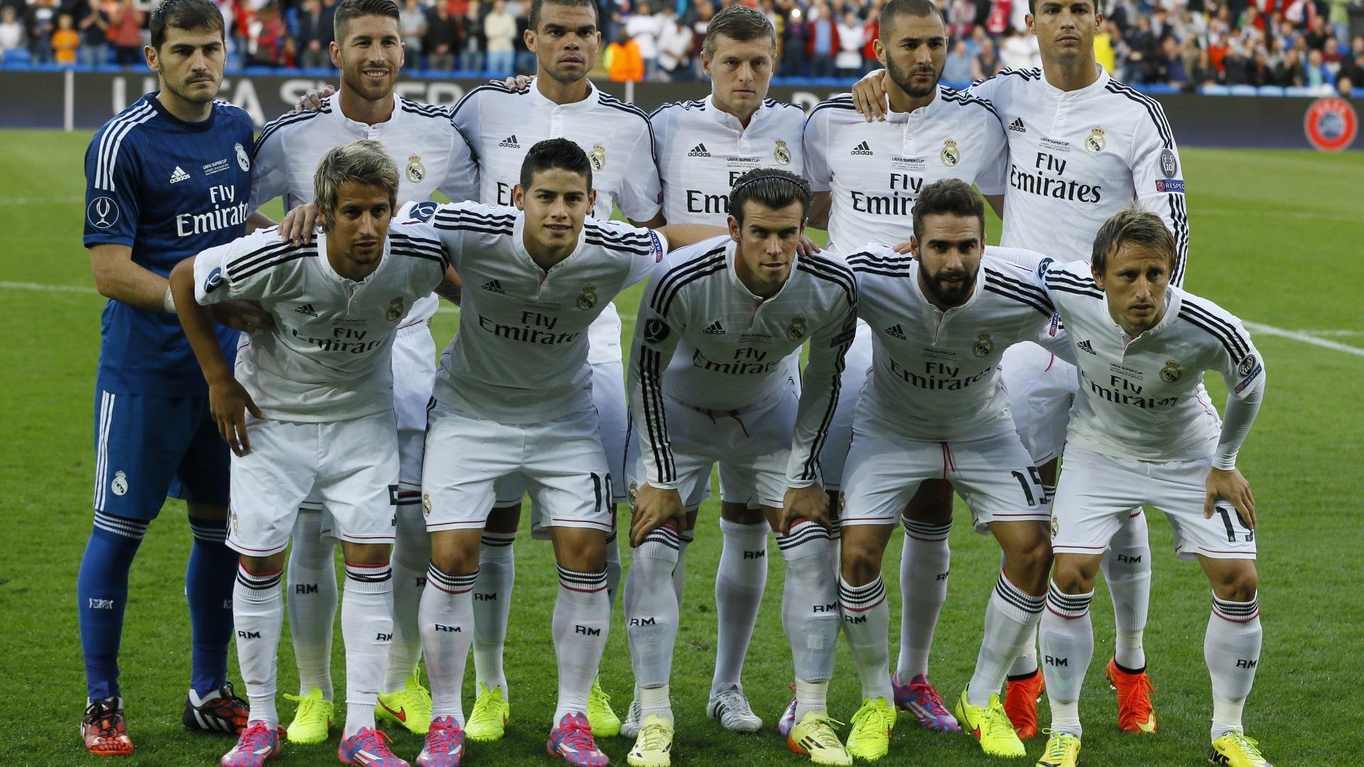 队友之间的默契合作：赛场上的战友情谊，队友和战友